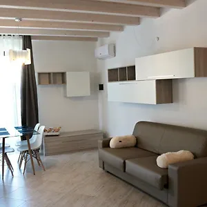 paradeisos-residence-sas.italymilanhotels.net/